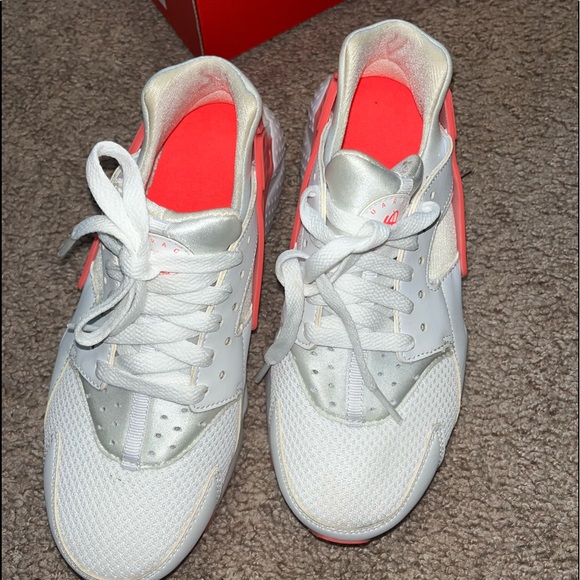 Nike Huarache Shoes. - Picture 5 of 6